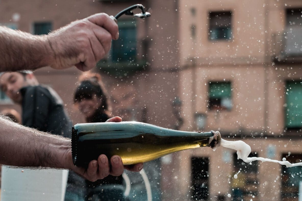 Opening a recently made Ancestral wine for the Embutada Tarragona